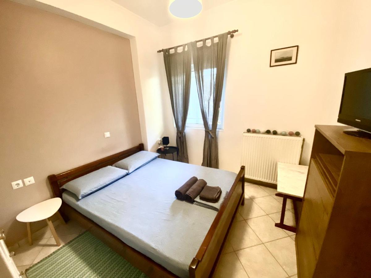 Cottage House,With Big Garden & Lawn Amaliada Екстер'єр фото