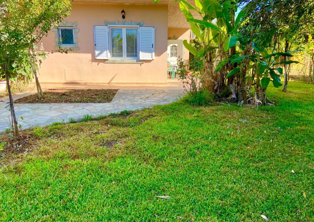 Cottage House,With Big Garden & Lawn Amaliada Екстер'єр фото