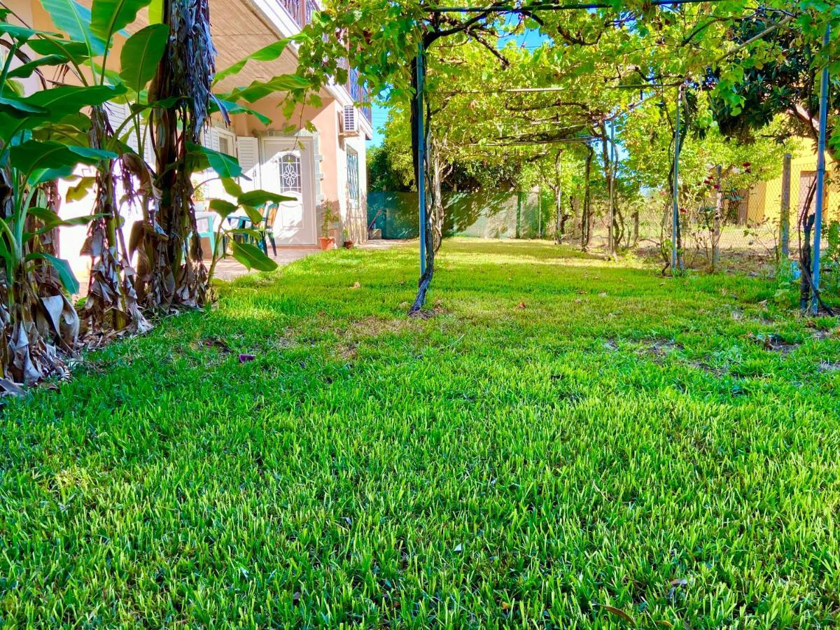 Cottage House,With Big Garden & Lawn Amaliada Екстер'єр фото